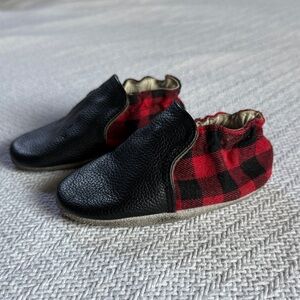 Robeez 12-18m Plaid Black and Red Kids Shoes